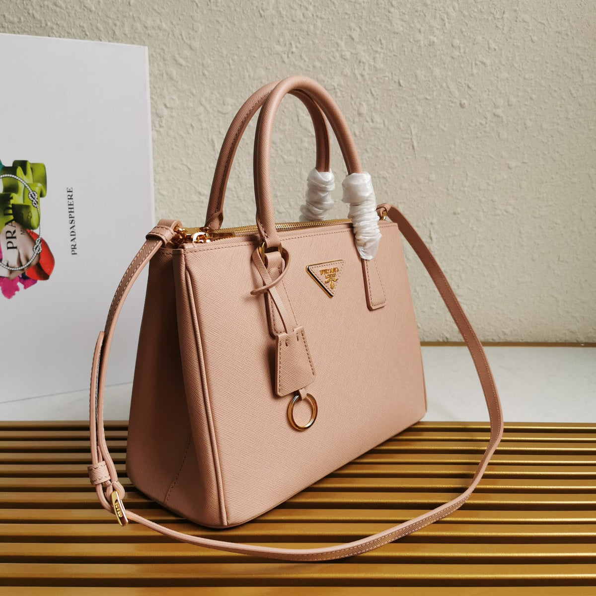 PRA GALLERIA 28 BAG IN DESERT BEIGE SAFFIANO LEATHER