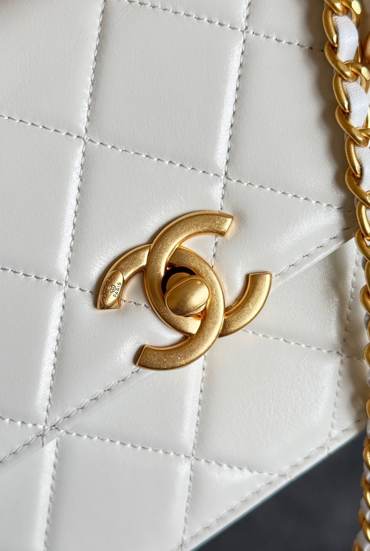Mini Flap 22cm White Lambskin Gold Hardware