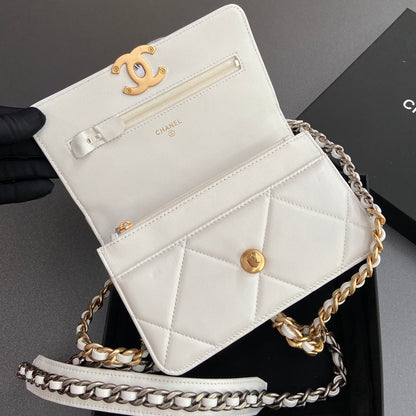 CC 19 Woc 19cm White Calfskin Gold Hardware