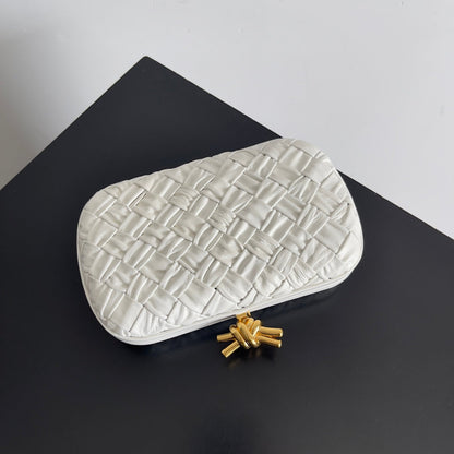 CLASSIC KNOT 20 IN WHITE LAMBSKIN
