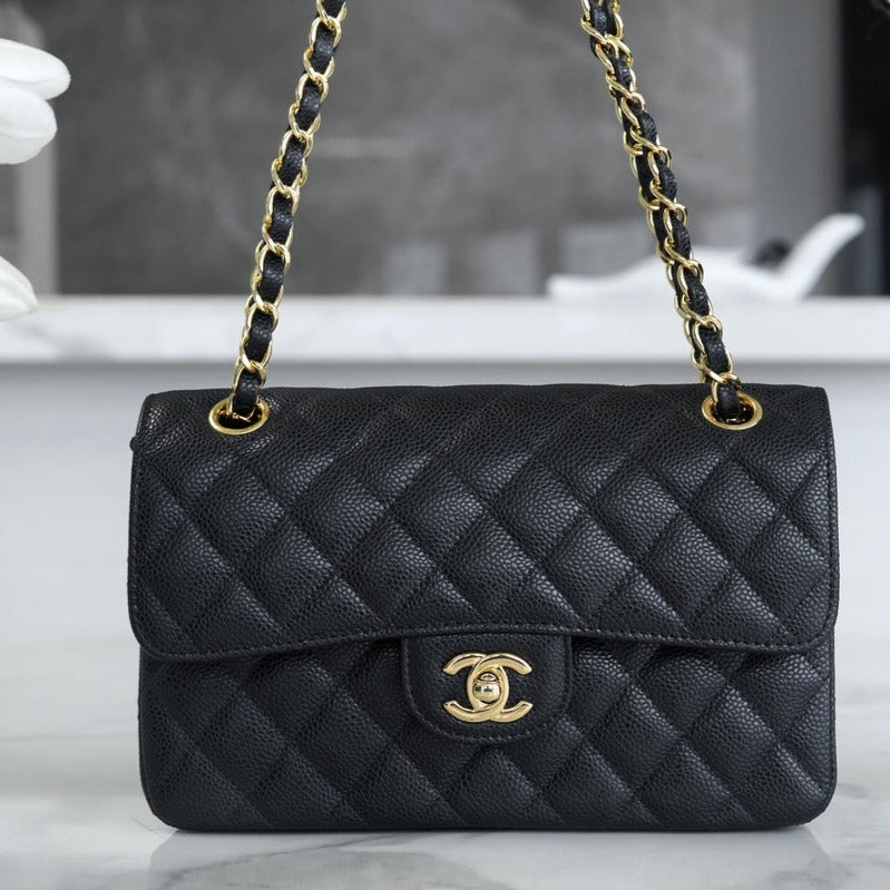 CLASSIC FLAP 23 BLACK CAVIAR GOLD HARDWARE