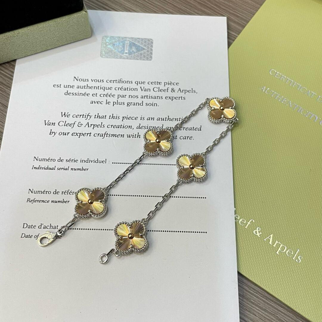 [GALE]CLOVER  5 MOTIFS  CHRISTMAS LIMITED EDITION BRACELET