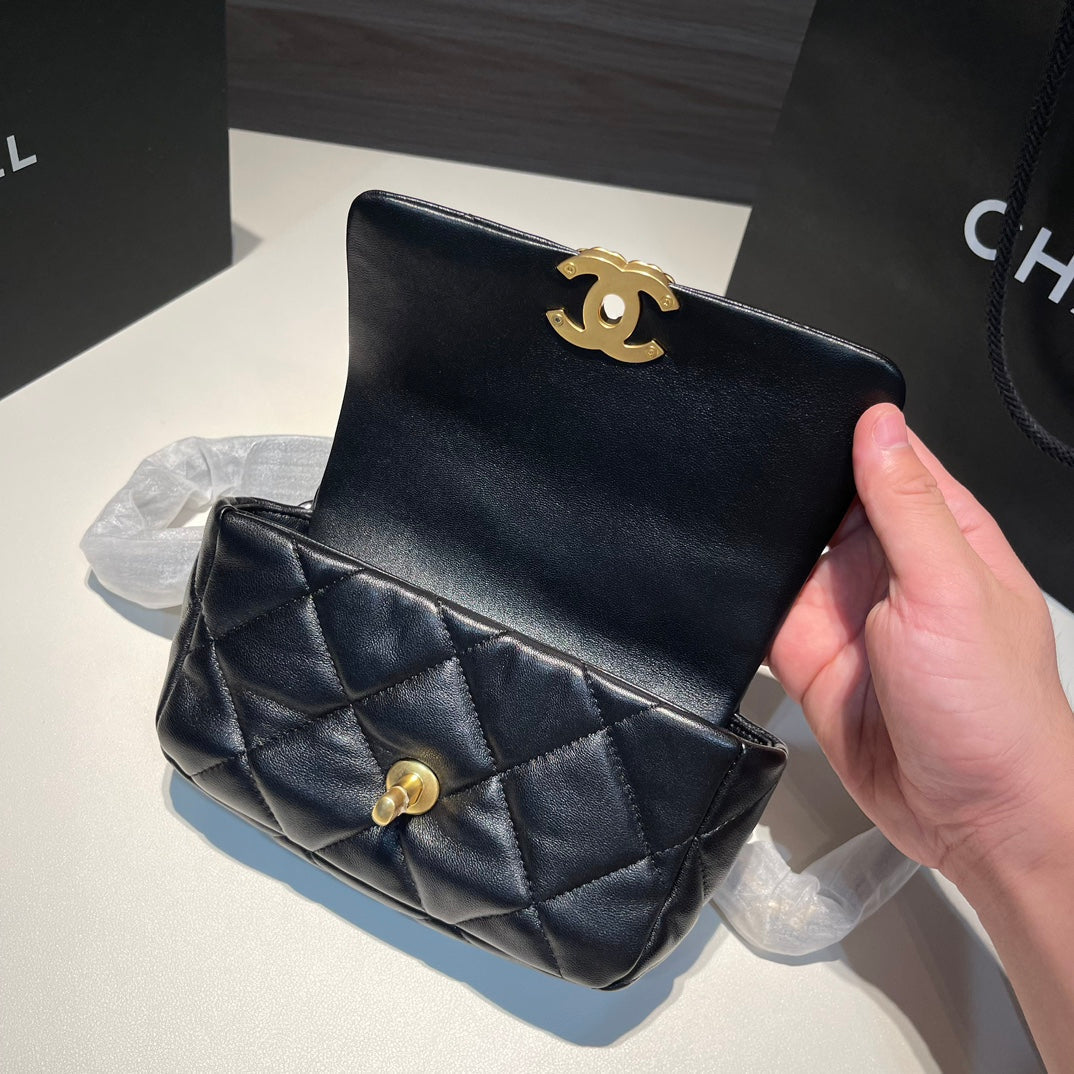 FLAP BAG 20CM GOLD HARDWARE BLACK CALFSKIN